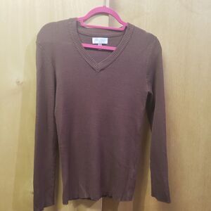 Gianni Feraud ribbed long-sleeved sweater with V-neck. Brown colour Size 8